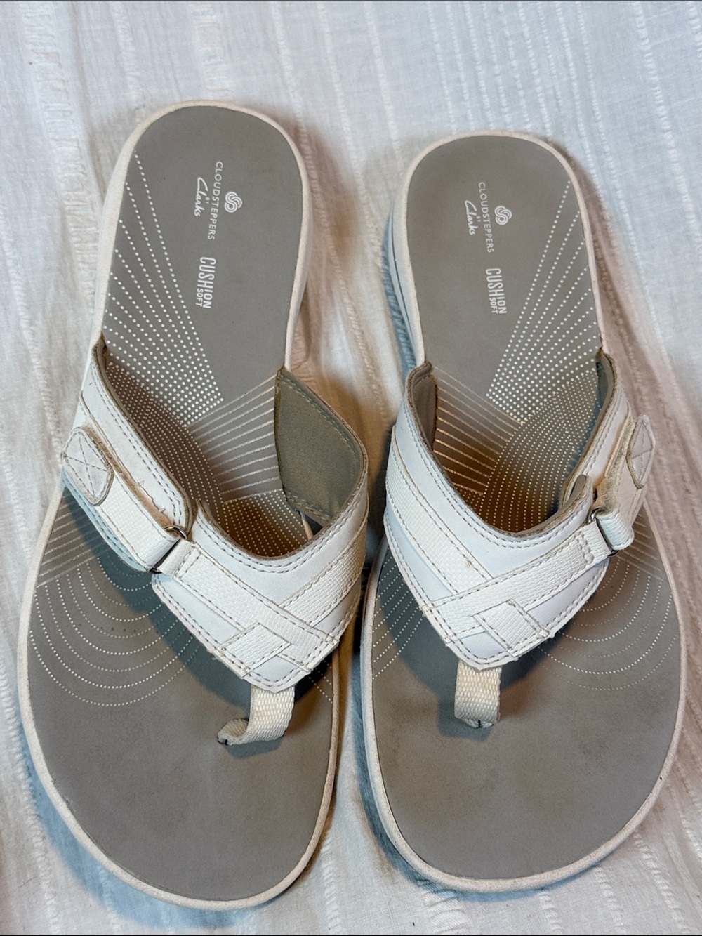 Cloudsteppers by Clarks Slip On Breeze Reyna White Sandals Flip Flops Women’s 10